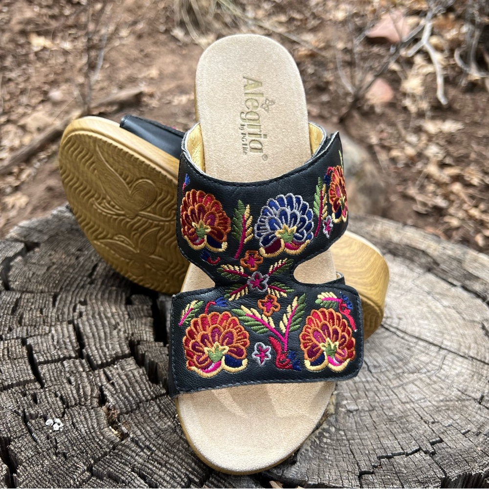 Alegria Y2K Black Linn Leather Embroidered Floral Clog Sandals Boho Size 39